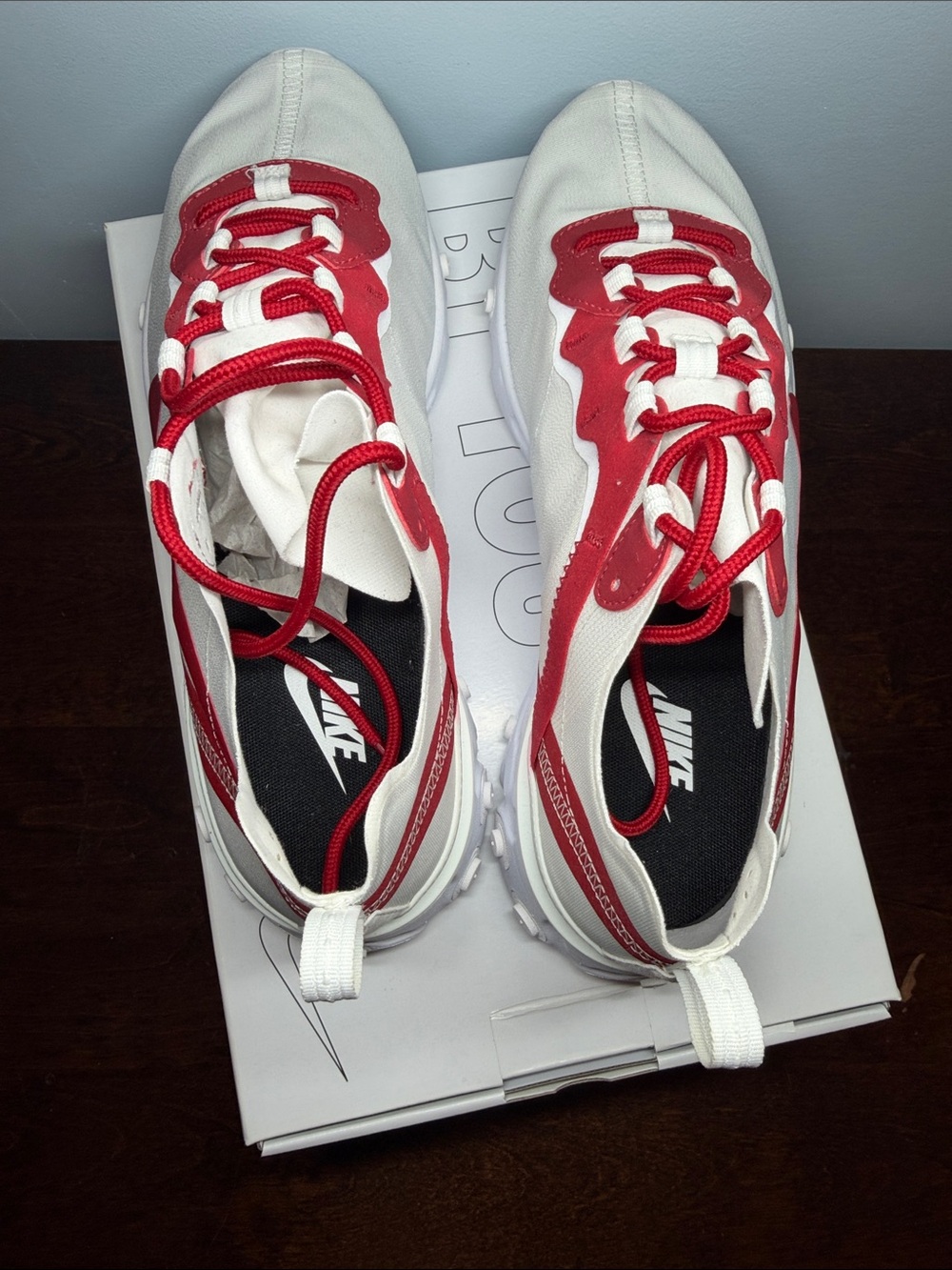 Nike White and Red Low-Top React Runners - Picture 4 of 6